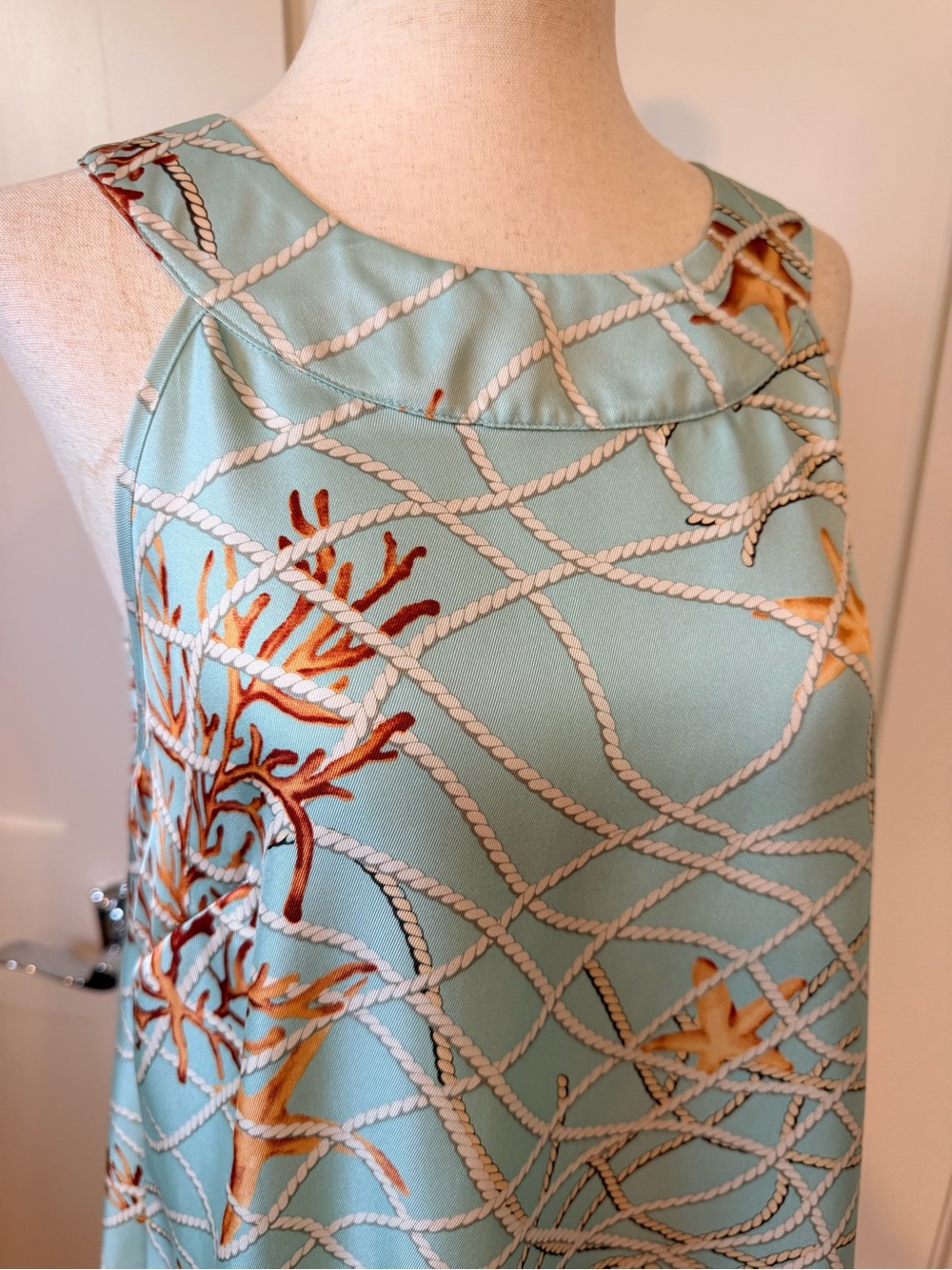 J McLaughlin Silk Sleeveless Sea Rope Print Flowy Top in Light Blue - Picture 8 of 12